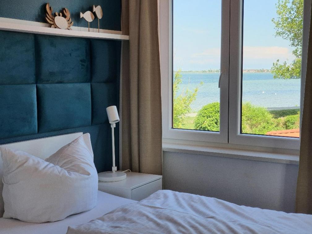Haus Achtern Diek In Erster Reihe Am Meer Фехмарн Екстериор снимка