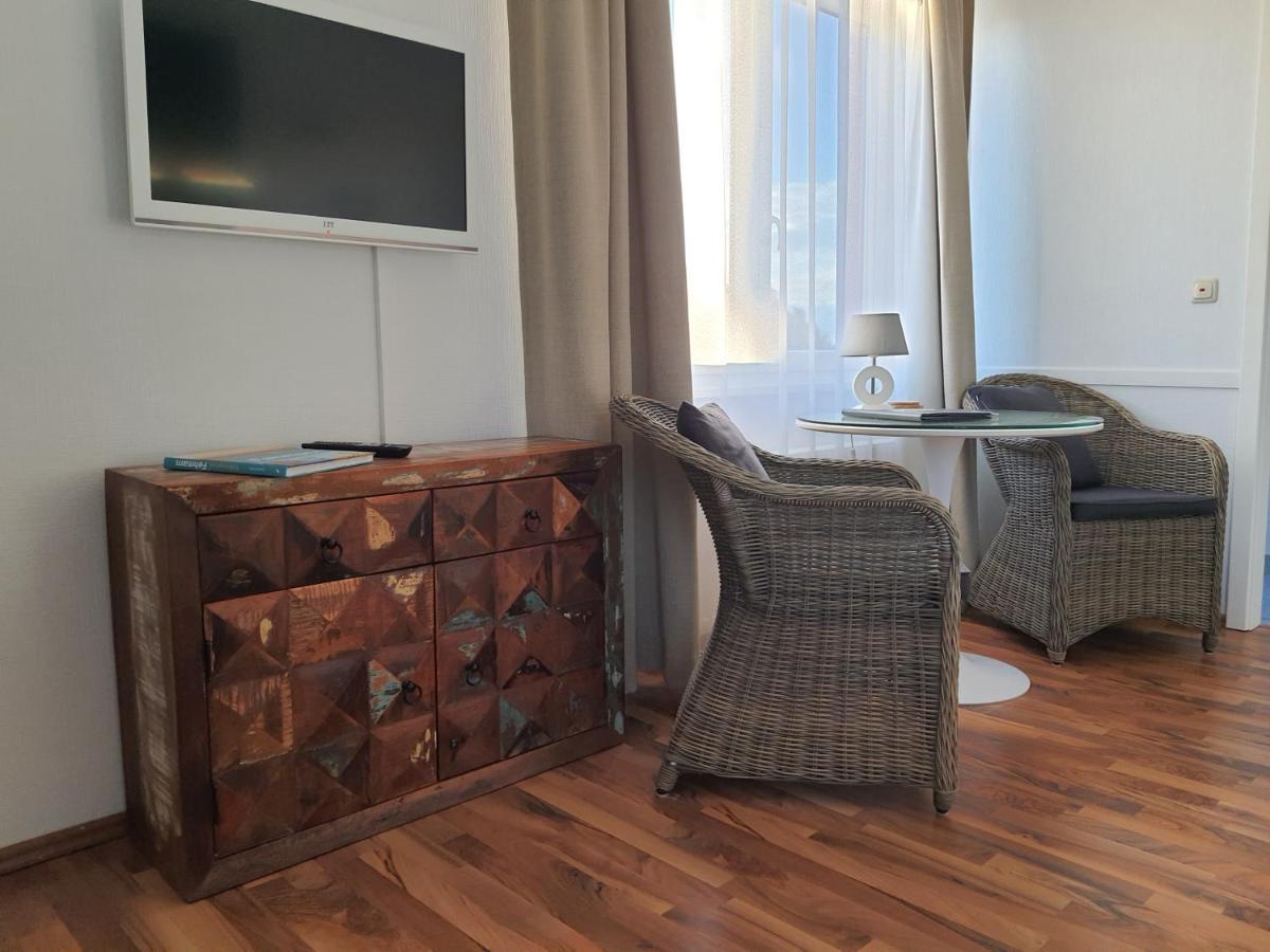 Haus Achtern Diek In Erster Reihe Am Meer Фехмарн Екстериор снимка