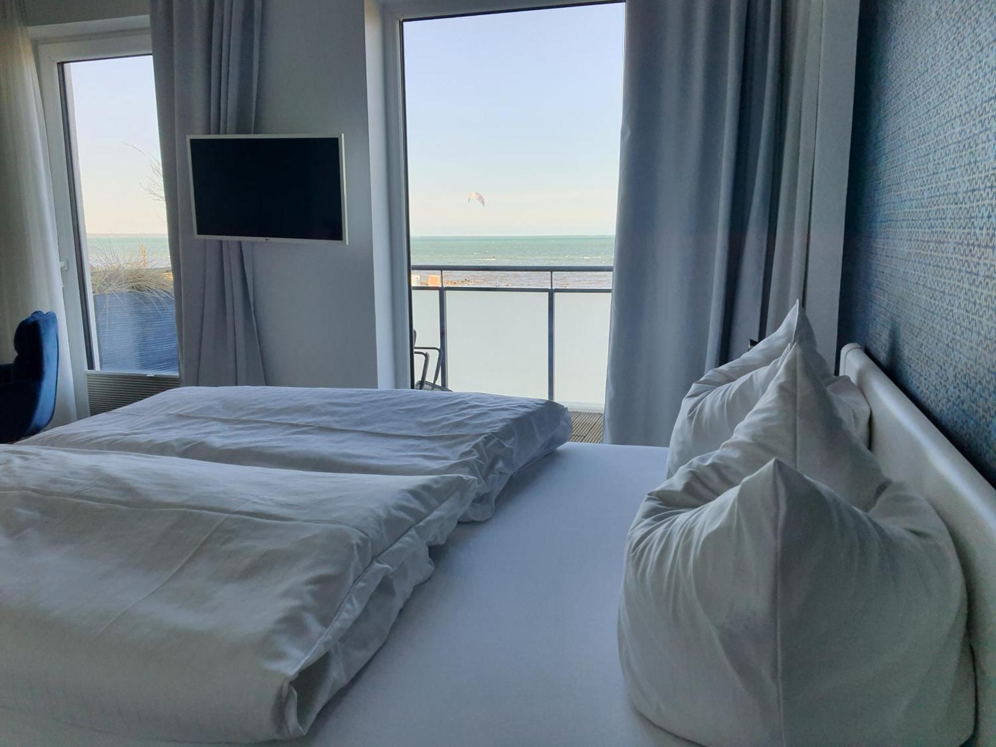 Haus Achtern Diek In Erster Reihe Am Meer Фехмарн Екстериор снимка