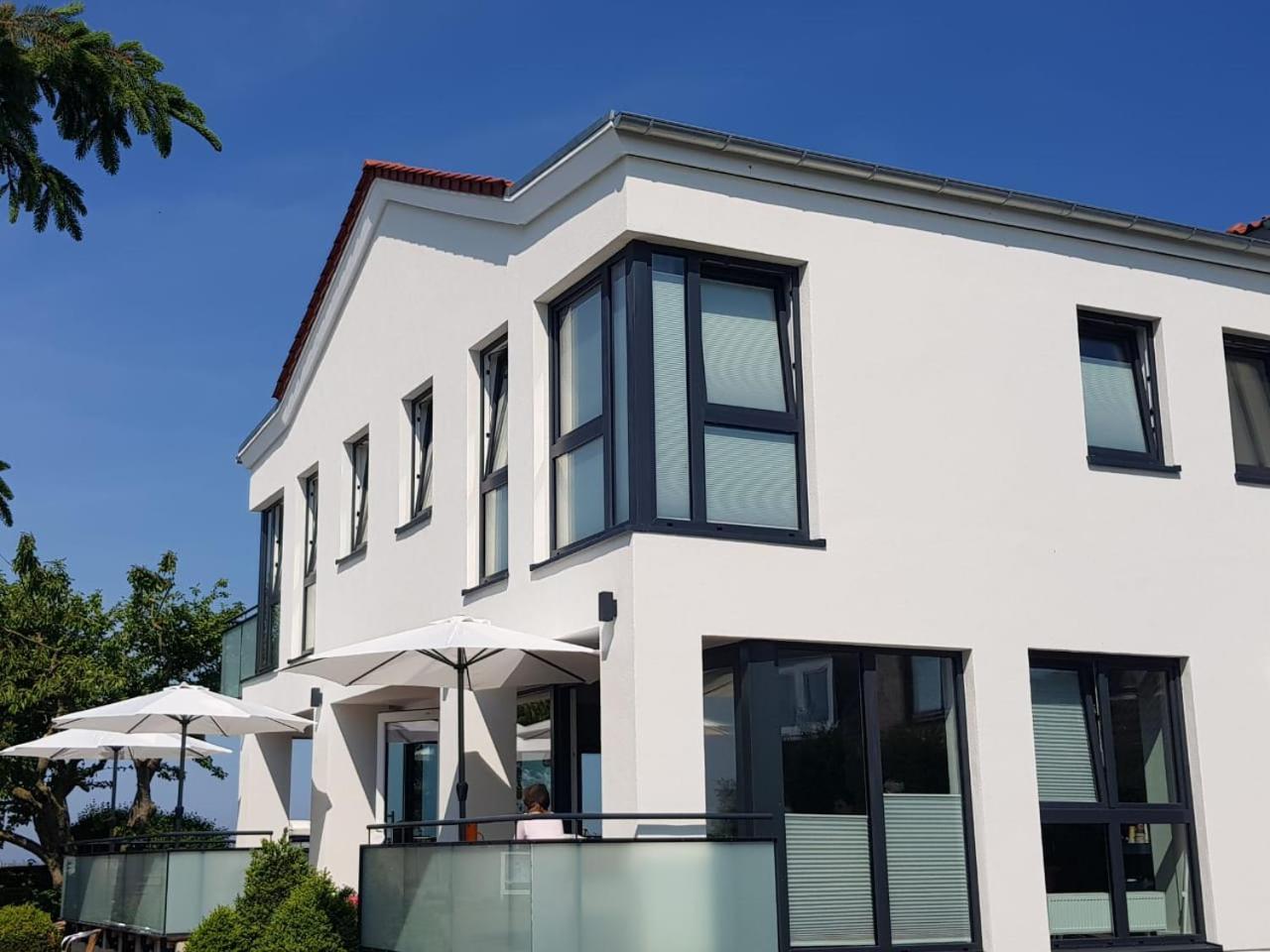 Haus Achtern Diek In Erster Reihe Am Meer Фехмарн Екстериор снимка
