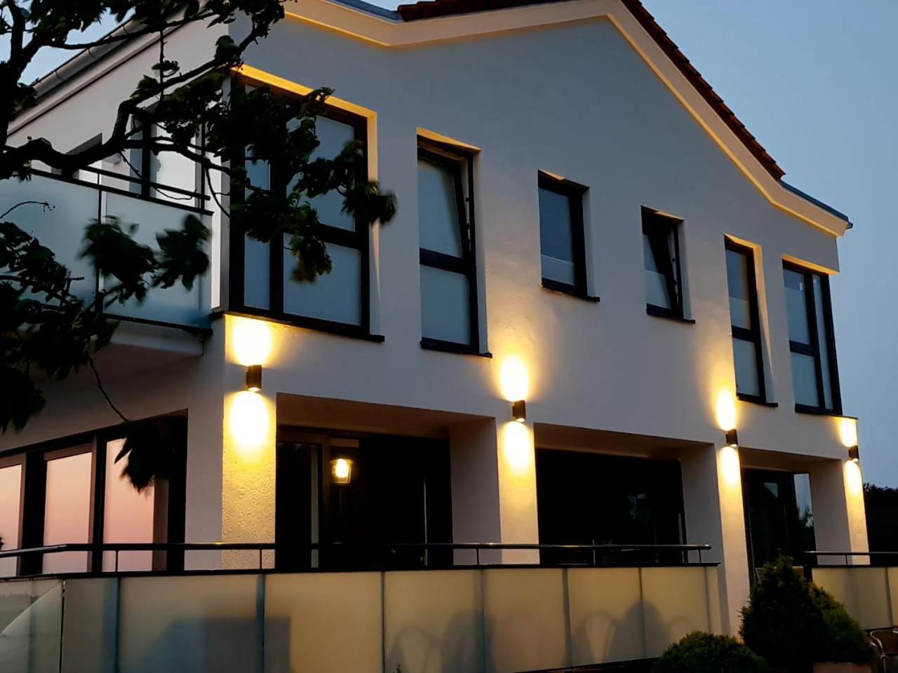 Haus Achtern Diek In Erster Reihe Am Meer Фехмарн Екстериор снимка