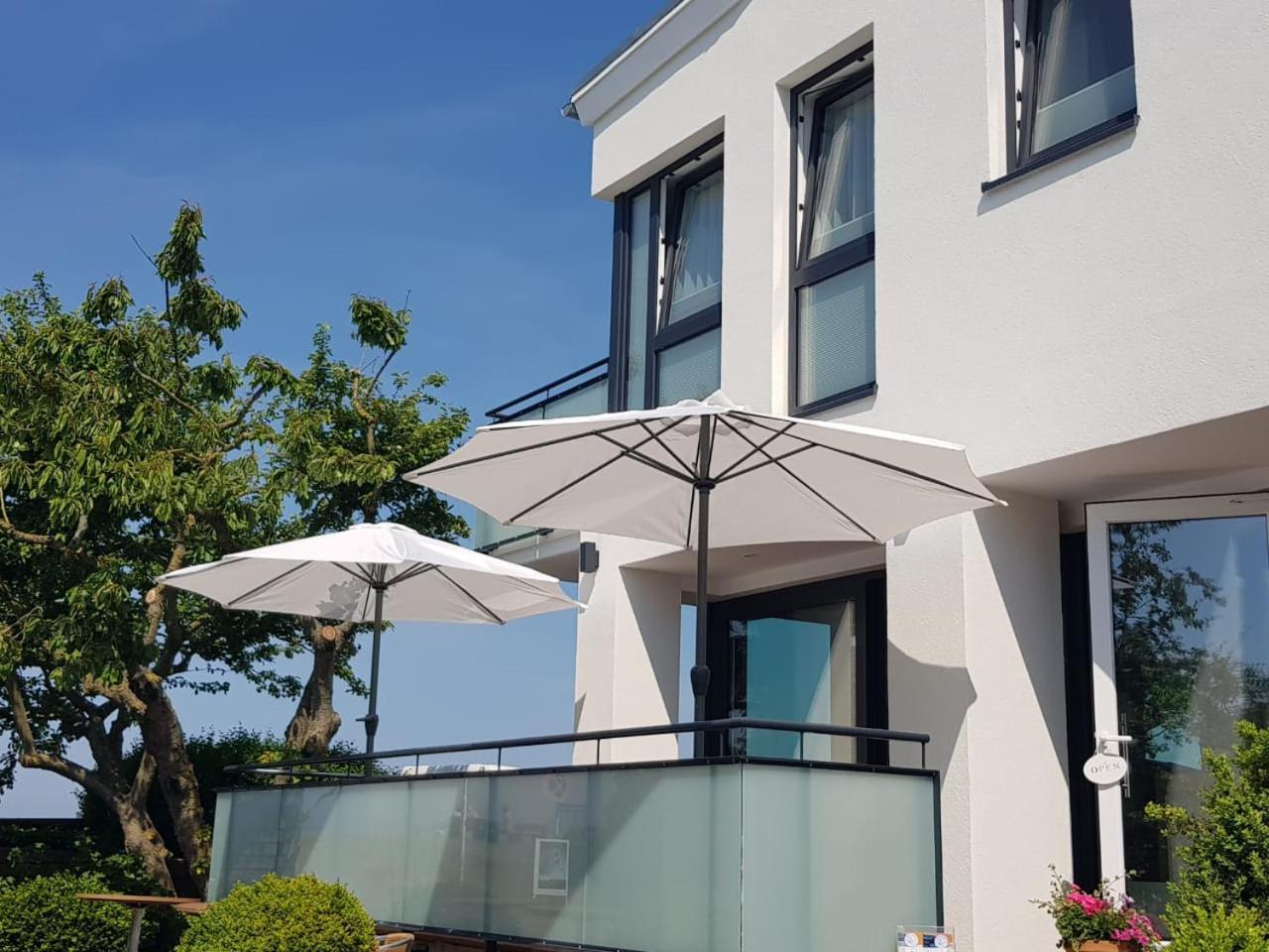 Haus Achtern Diek In Erster Reihe Am Meer Фехмарн Екстериор снимка