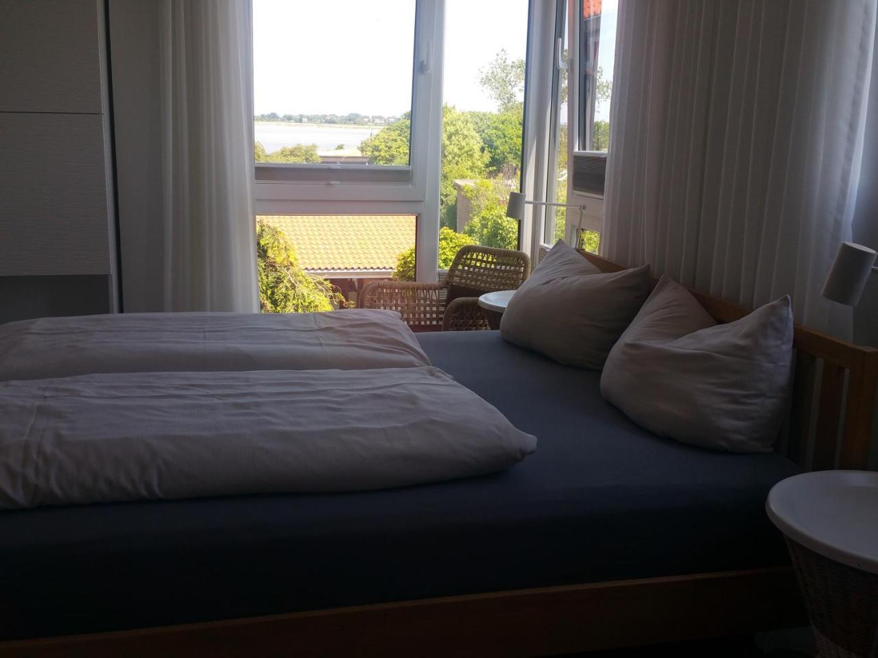 Haus Achtern Diek In Erster Reihe Am Meer Фехмарн Екстериор снимка